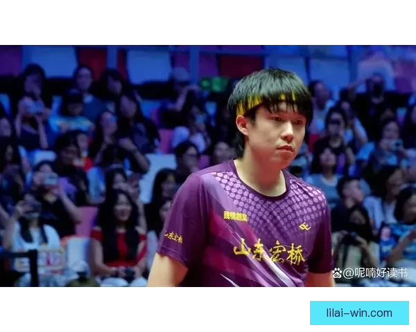 王楚钦撕掉肌贴奋力一搏累到双手撑地观众力量支撑他坚持